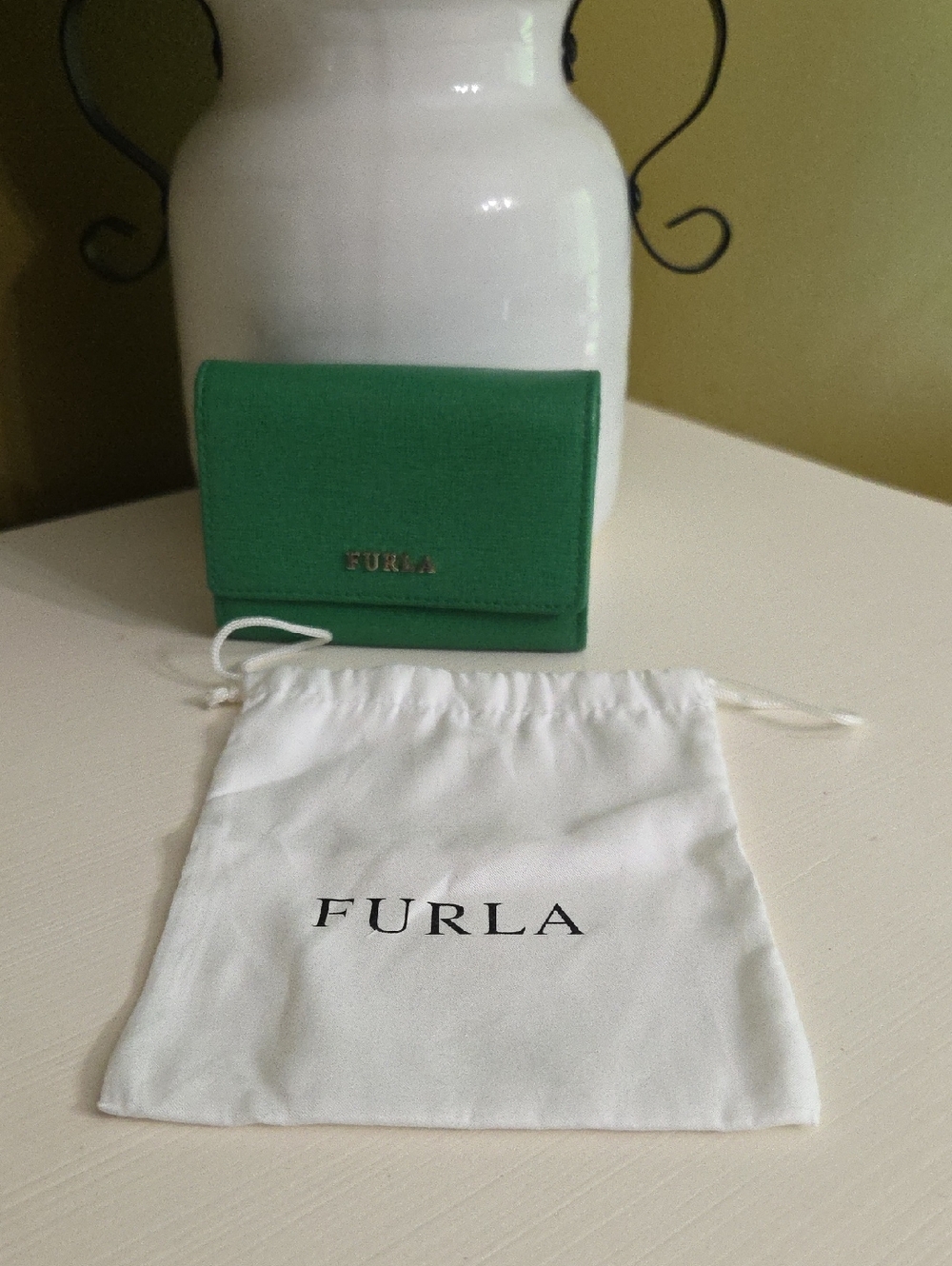 Furla Green Credit Card Leather Compact with Gold Logo - Picture 9 of 11